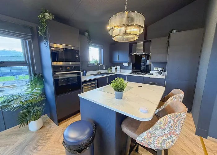 Blackthorn Timber Chalet *