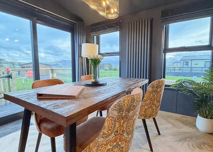 Blackthorn Timber Chalet *